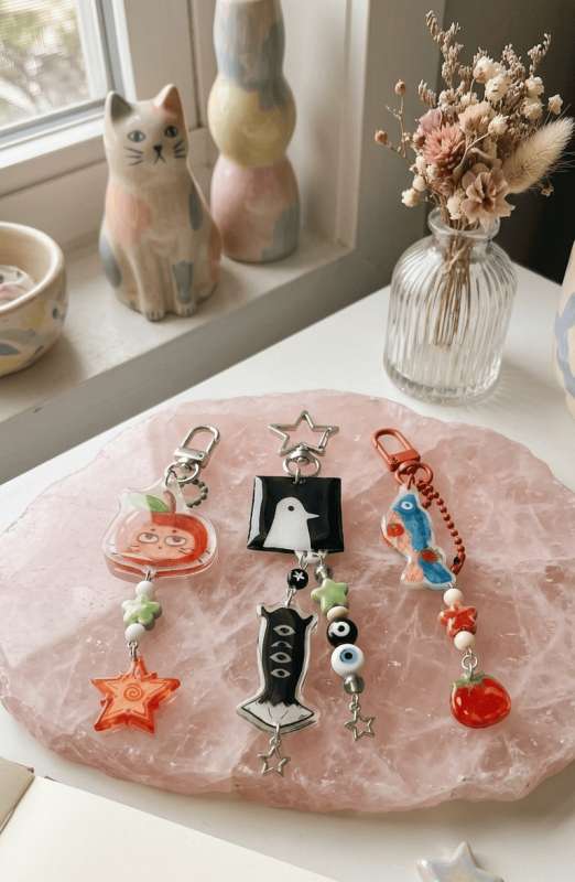 Eksplorasi Visual Pucinocup: Menghidupkan Karakter Gemas Lewat Shrink Paper Keychain