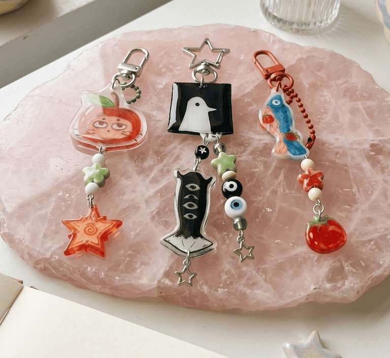 Seni Kreatif Pucinocup: Menghidupkan Karakter Gemas Lewat Shrink Paper Keychain
